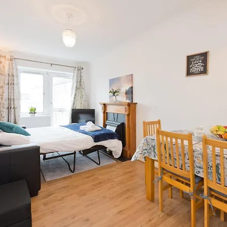 Cosy Top Floor In Riverside Bacw62 Apartment