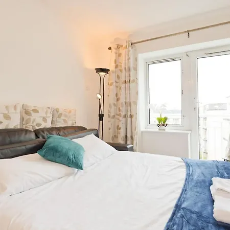 Cosy Top Floor In Riverside Bacw62 * Dublin