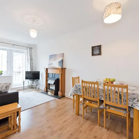 Cosy Top Floor In Riverside Bacw62 Apartment
