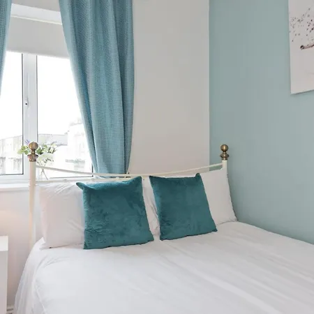 Cosy Top Floor In Riverside Bacw62 Apartment